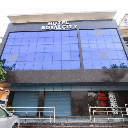 Oyo 6908 Hotel Royal City Azamgarh Екстер'єр фото