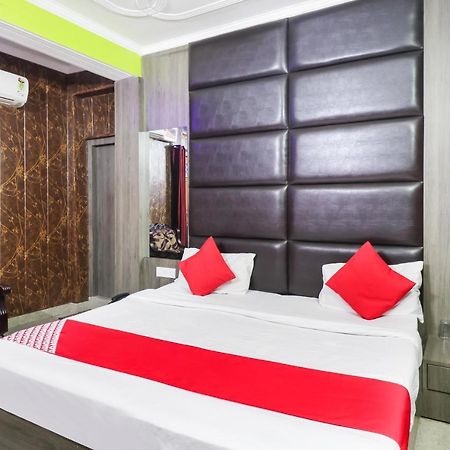 Oyo 6908 Hotel Royal City Azamgarh Номер фото