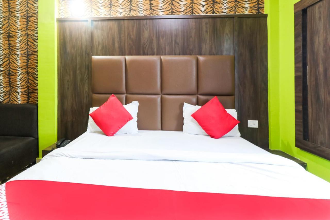 Oyo 6908 Hotel Royal City Azamgarh Екстер'єр фото