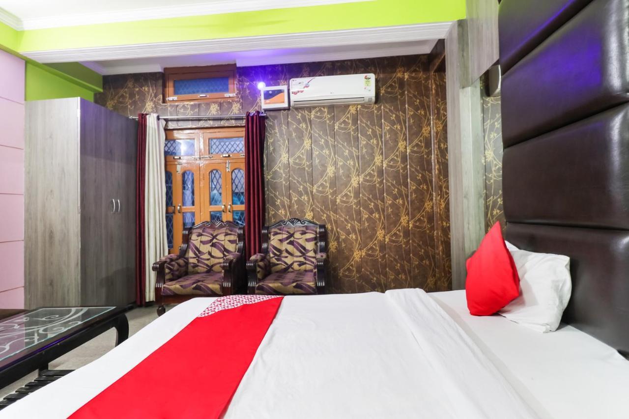 Oyo 6908 Hotel Royal City Azamgarh Номер фото