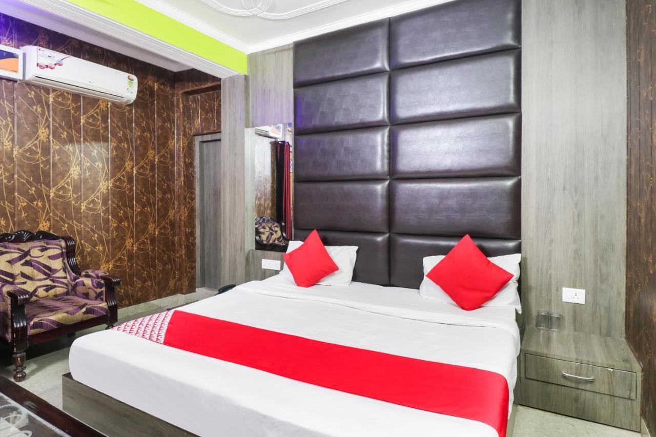 Oyo 6908 Hotel Royal City Azamgarh Номер фото