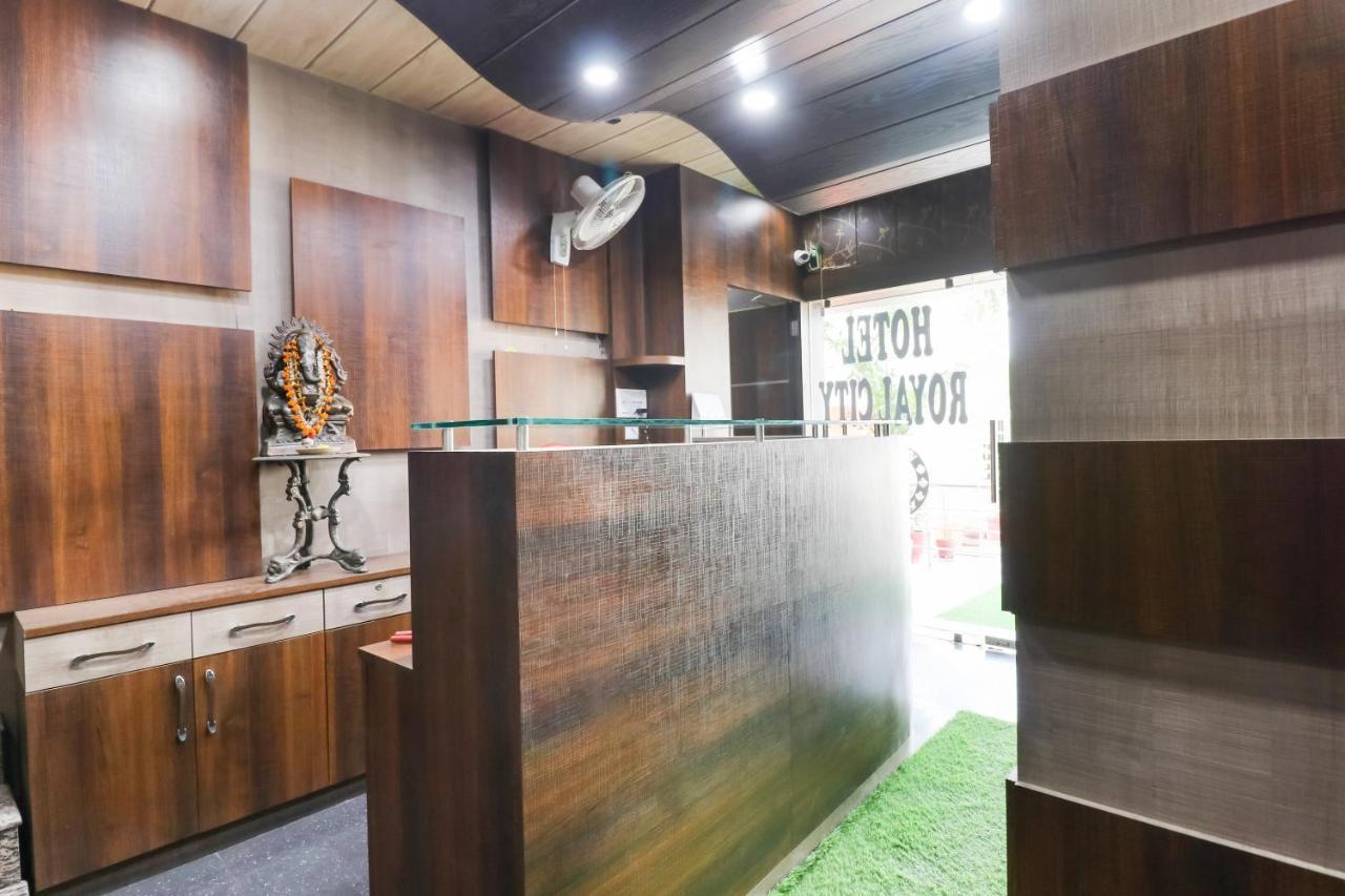 Oyo 6908 Hotel Royal City Azamgarh Екстер'єр фото