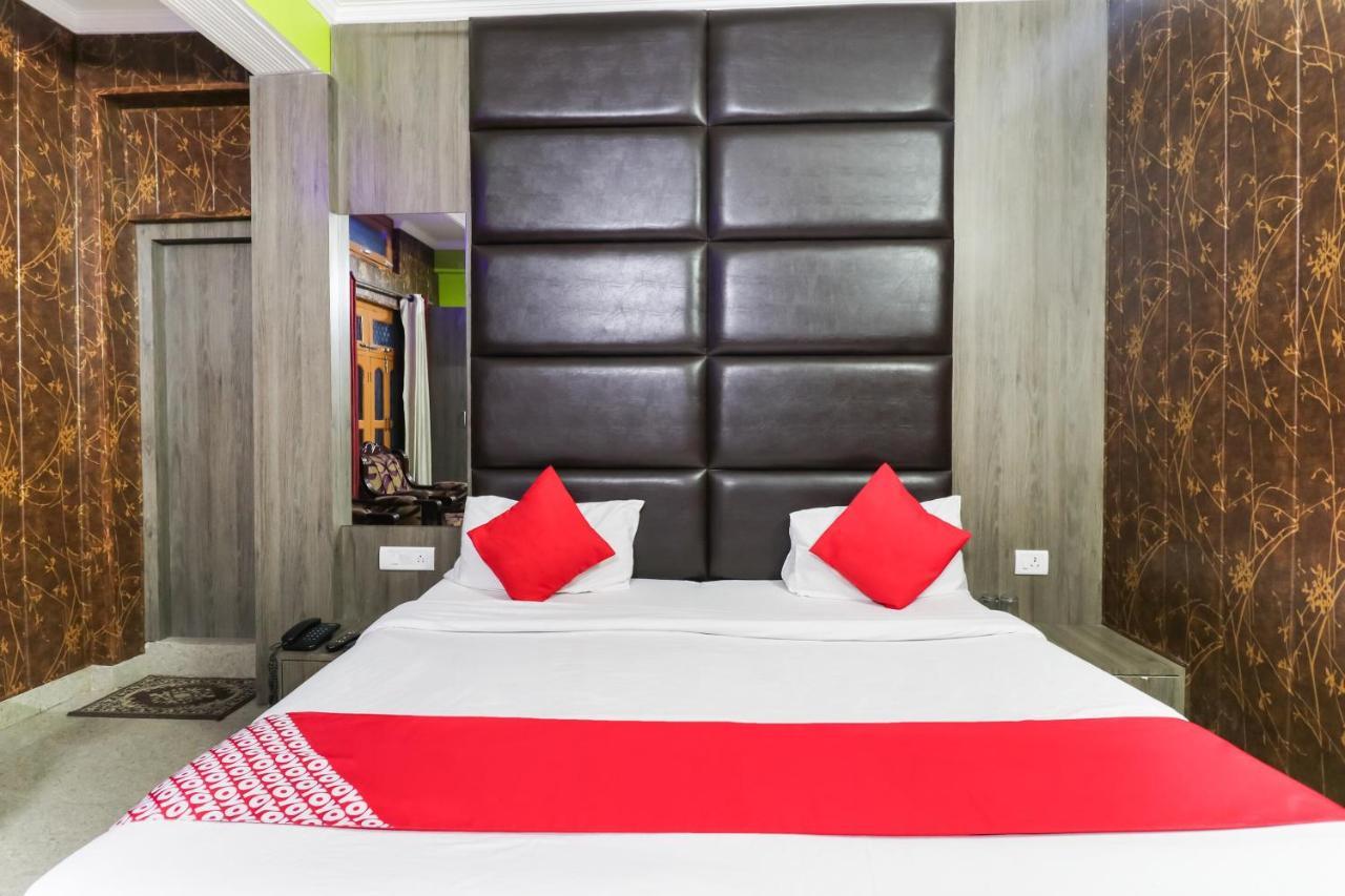 Oyo 6908 Hotel Royal City Azamgarh Номер фото
