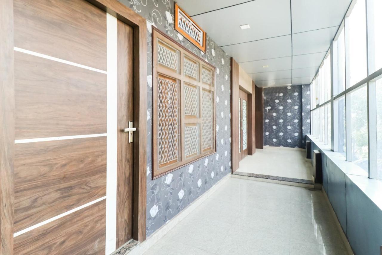 Oyo 6908 Hotel Royal City Azamgarh Екстер'єр фото