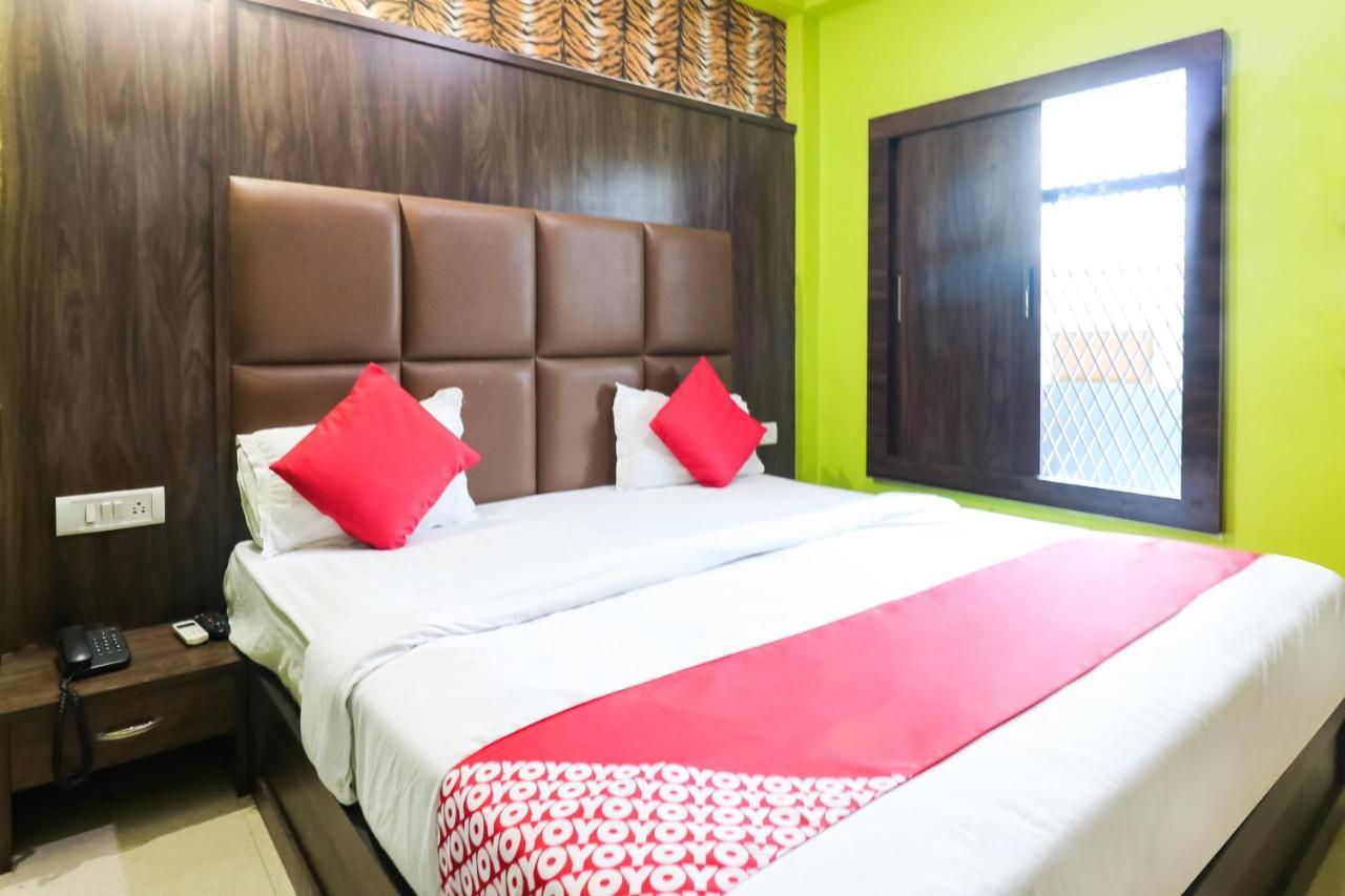 Oyo 6908 Hotel Royal City Azamgarh Екстер'єр фото